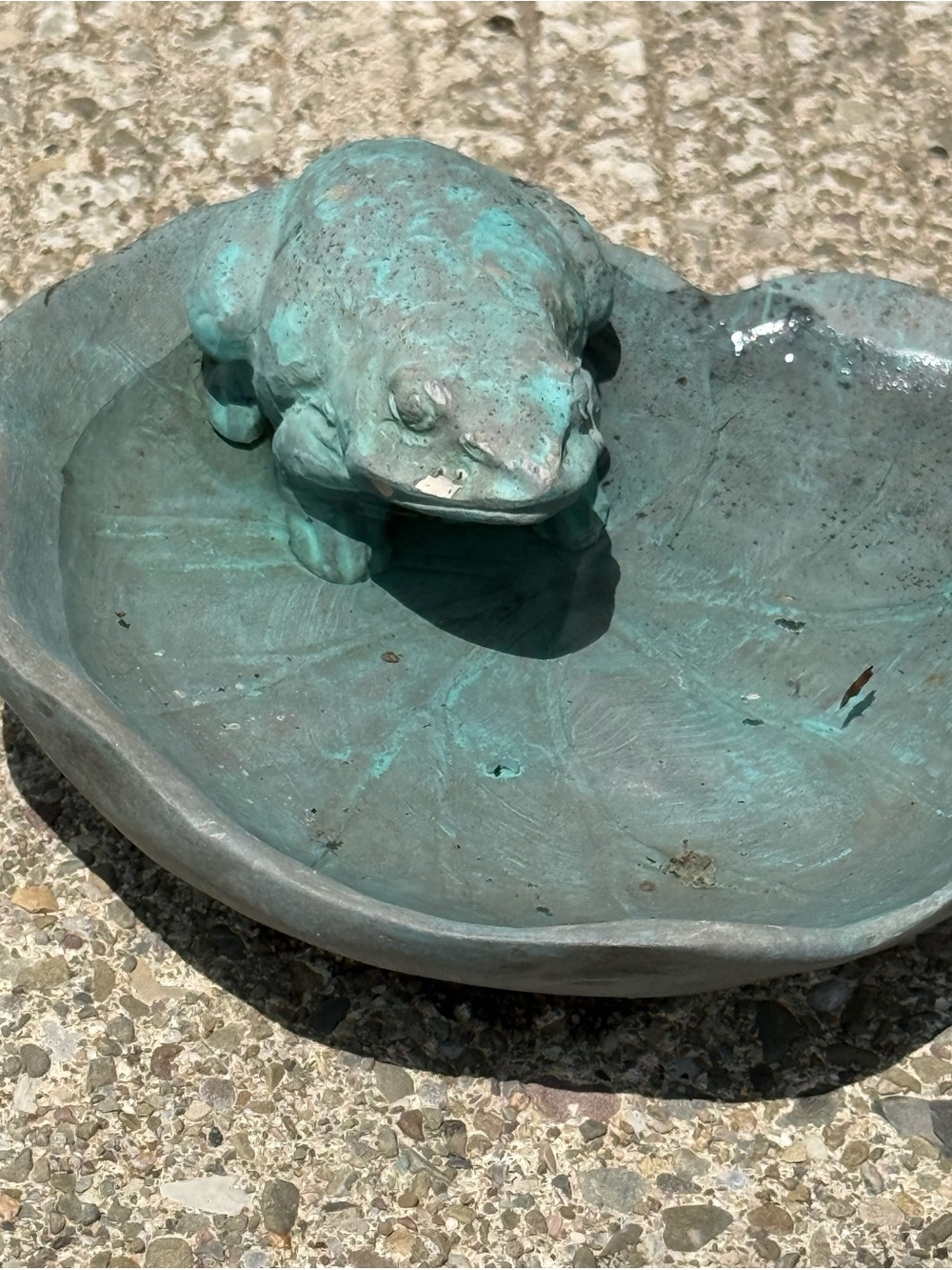 Patina Frog Lily Pad Bird Bath / Feeder - Picture 2 of 4